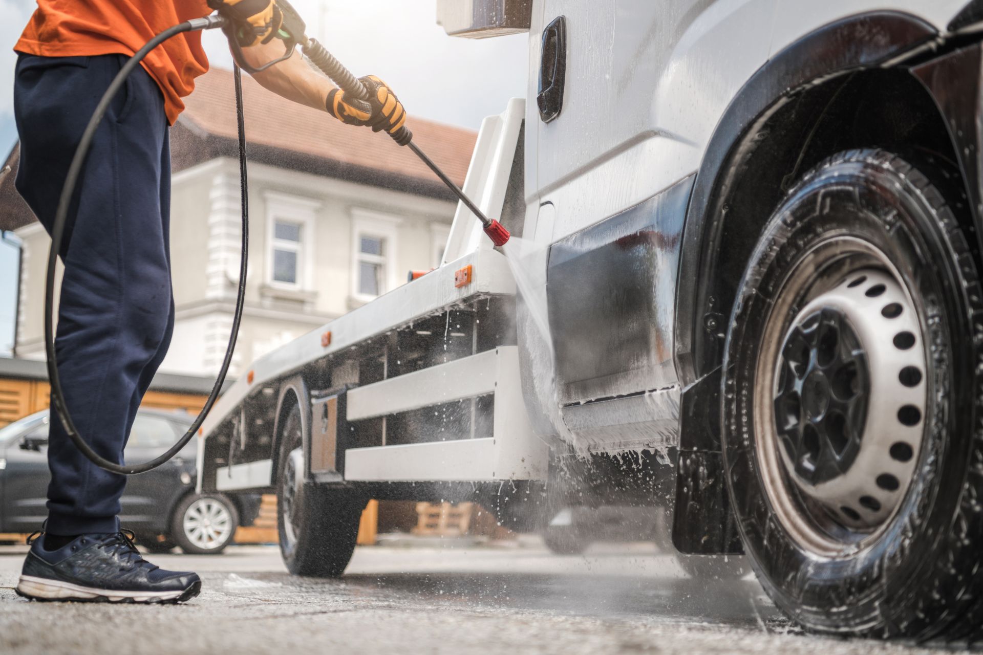 High-pressure fleet washing system